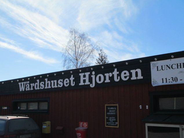 I dag står ett 90-årskalas på Wärdshuset Hjorten på schemat. I ungdomen var det här min första arbetsplats närmare bestämt 1975-1976.