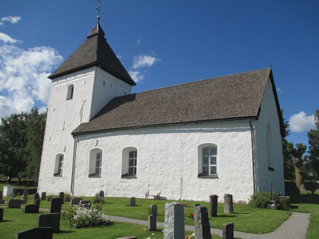 Adelsö kyrka som var inspirationskälla då Sven Lindahl skrev melodin Mälarökyrka 1968.