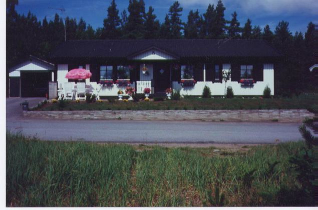 Idag har jag valt ut en bild från tiden jag bodde i Mörlunda.
Bilden togs 1991 och jag bodde i det fina huset mellan 1990-2004.